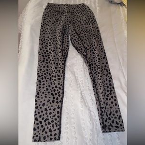 SNOW LEOPARD VITALITY LEGGINGS (Balance Athletica)
